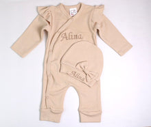 Lade das Bild in den Galerie-Viewer, Strampler-Set mit Schnullerkette beige