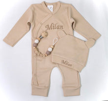 Lade das Bild in den Galerie-Viewer, Strampler-Set mit Schnullerkette beige