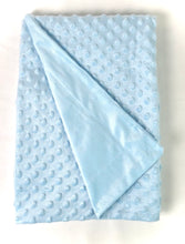 Lade das Bild in den Galerie-Viewer, Erstlingsset mit Namen und Schnullerkette blau Babyset Junge