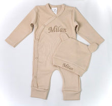 Lade das Bild in den Galerie-Viewer, Babyset Erstlingsset beige mit Schühchen