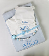 Lade das Bild in den Galerie-Viewer, Baby Erstlingsset babyblau Junge Wollfleece-Decke