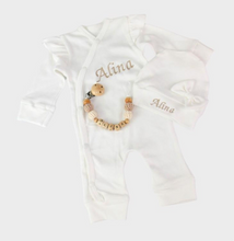 Lade das Bild in den Galerie-Viewer, Strampler-Set mit Schnullerkette weiss/beige