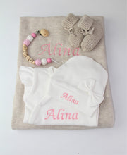 Lade das Bild in den Galerie-Viewer, Babyset Erstlingsset natur rosa mit Schühchen