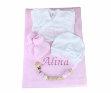 Lade das Bild in den Galerie-Viewer, Baby Erstlingsset mit Namen rosa mit Schühchen Babyset