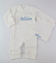 Lade das Bild in den Galerie-Viewer, Baby Erstlingsset babyblau Junge Wollfleece-Decke