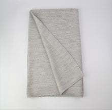 Lade das Bild in den Galerie-Viewer, Baby Erstlingsset light grey mit Füßlinge