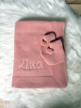 Lade das Bild in den Galerie-Viewer, Strickdecke mit Wunschnamen verschd. Farben
